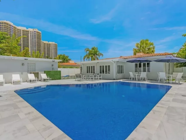 4-bedroom home for rent in Fort Lauderdale - 3025 CENTER Avenue - MondialRealty