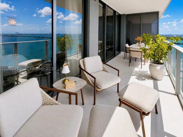 1-bedroom condo for sale in Miami - 700 NE 24th St 3004 - MondialRealty