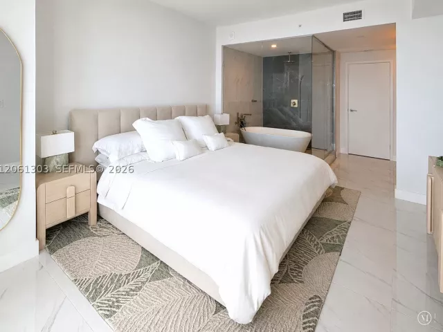 1-bedroom condo for sale in Miami - 700 NE 24th St 3004 - MondialRealty