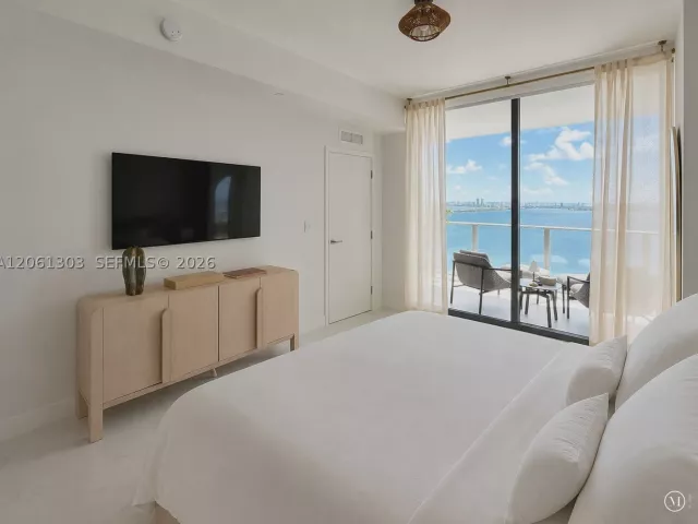 1-bedroom condo for sale in Miami - 700 NE 24th St 3004 - MondialRealty
