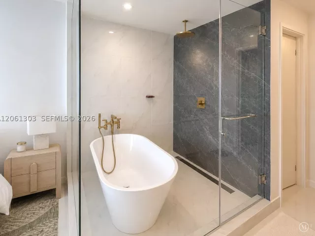 1-bedroom condo for sale in Miami - 700 NE 24th St 3004 - MondialRealty