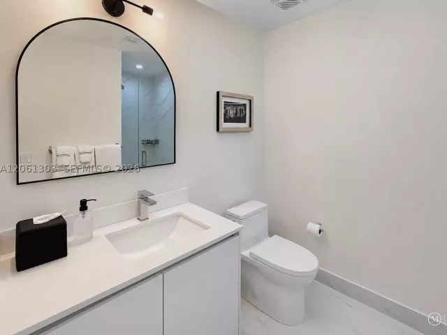1-bedroom condo for sale in Miami - 700 NE 24th St 3004 - MondialRealty