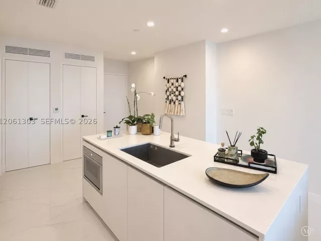 1-bedroom condo for sale in Miami - 700 NE 24th St 3004 - MondialRealty