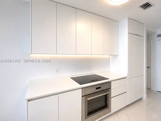1-bedroom condo for sale in Miami - 700 NE 24th St 3004 - MondialRealty