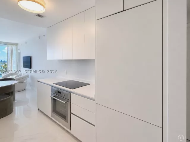 1-bedroom condo for sale in Miami - 700 NE 24th St 3004 - MondialRealty