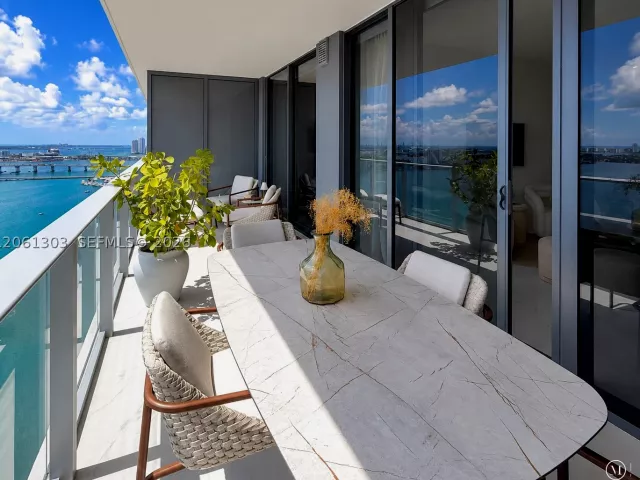 1-bedroom condo for sale in Miami - 700 NE 24th St 3004 - MondialRealty