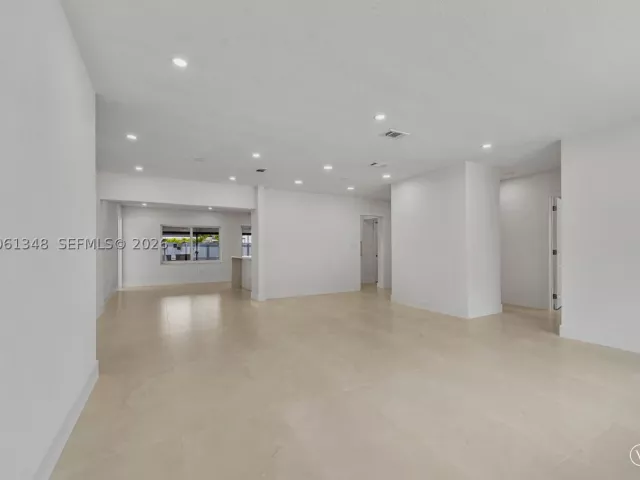 5-bedroom home for sale in Miami Gardens - 16100 NW 28th Ct - MondialRealty