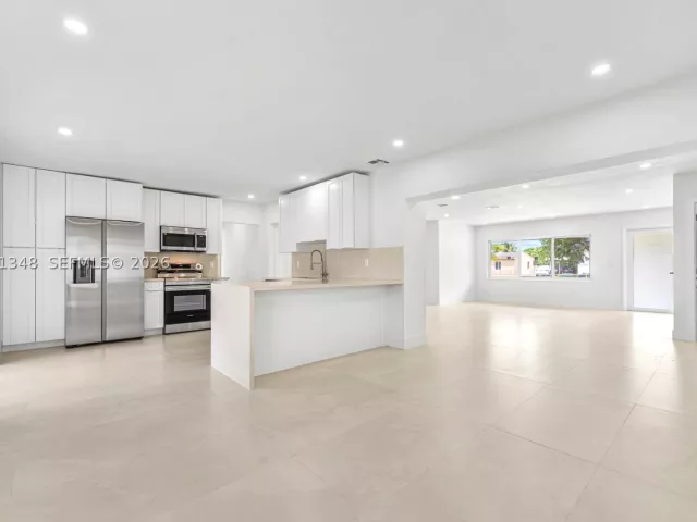 5-bedroom home for sale in Miami Gardens - 16100 NW 28th Ct - MondialRealty