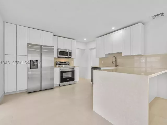 5-bedroom home for sale in Miami Gardens - 16100 NW 28th Ct - MondialRealty