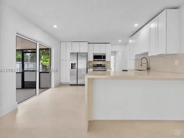 5-bedroom home for sale in Miami Gardens - 16100 NW 28th Ct - MondialRealty