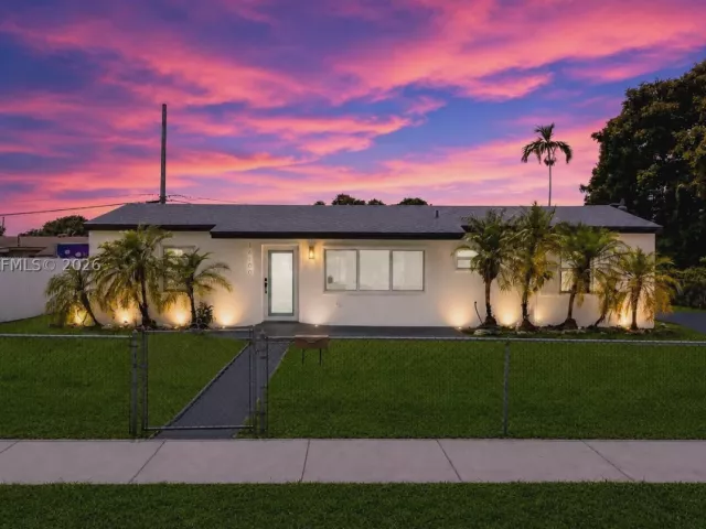 5-bedroom home for sale in Miami Gardens - 16100 NW 28th Ct - MondialRealty