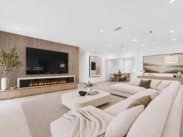 5-bedroom home for sale in Miami Gardens - 16100 NW 28th Ct - MondialRealty