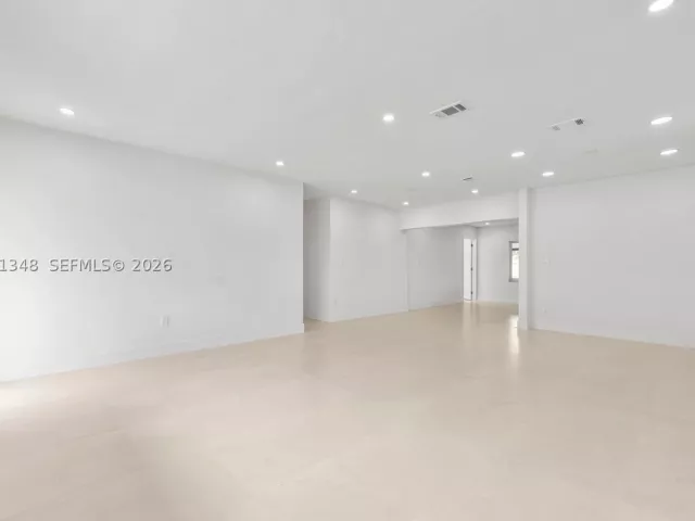 5-bedroom home for sale in Miami Gardens - 16100 NW 28th Ct - MondialRealty