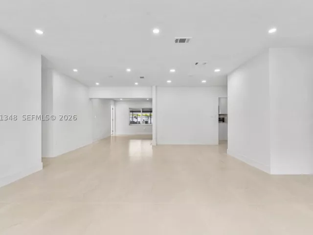 5-bedroom home for sale in Miami Gardens - 16100 NW 28th Ct - MondialRealty