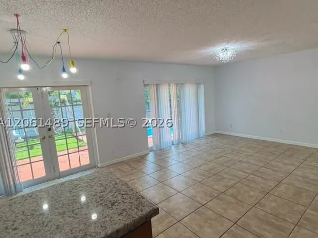 3-bedroom home for rent in Hollywood - 6645 Franklin St 1 - MondialRealty