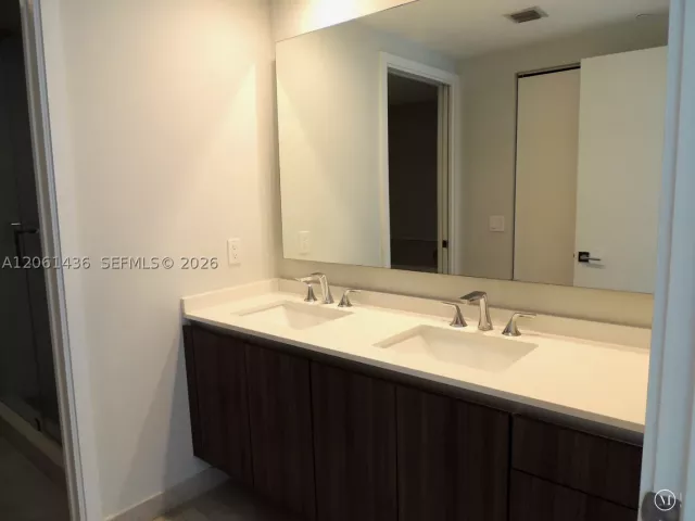 1-bedroom condo for sale in Miami - 488 NE 18th St 3104 - MondialRealty