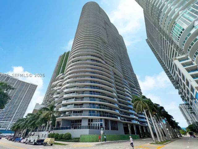 1-bedroom condo for sale in Miami - 488 NE 18th St 3104 - MondialRealty