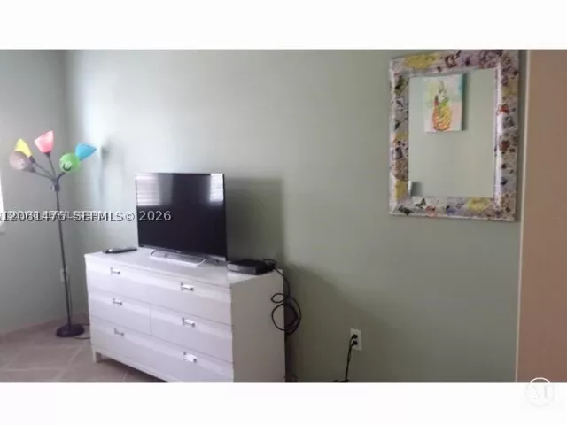 2-bedroom condo for rent in Hallandale Beach - 2080 S OCEAN DR 309 - MondialRealty