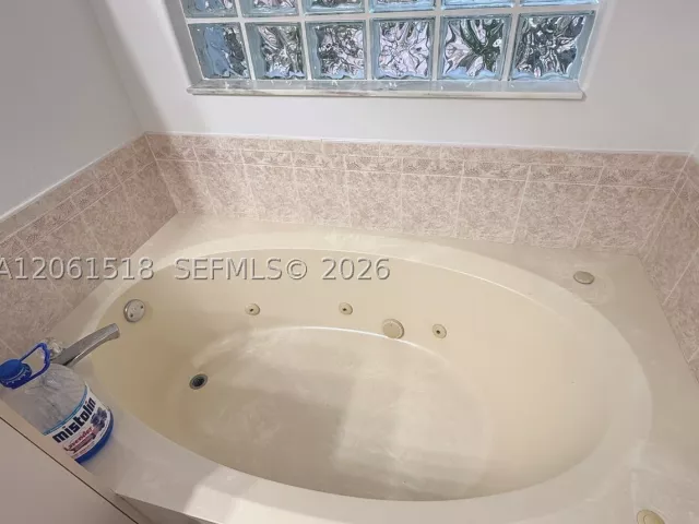 3-bedroom home for sale in Miami - 15462 SW 39th St - MondialRealty