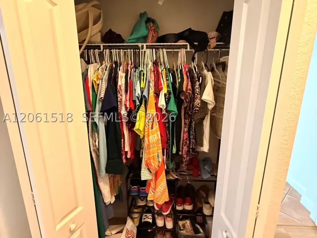3-bedroom home for sale in Miami - 15462 SW 39th St - MondialRealty