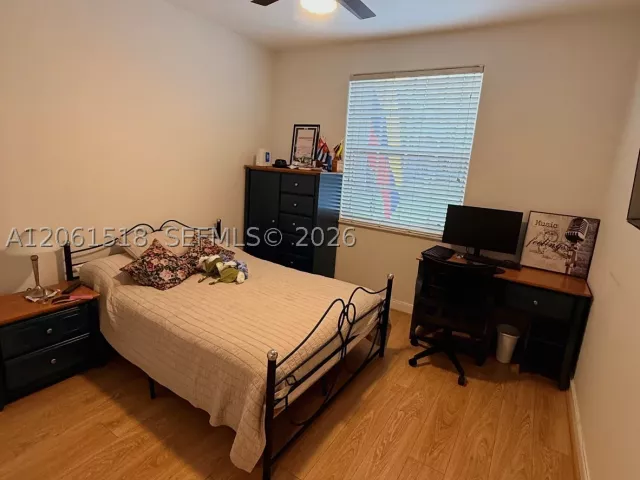 3-bedroom home for sale in Miami - 15462 SW 39th St - MondialRealty