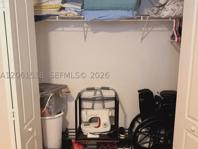 3-bedroom home for sale in Miami - 15462 SW 39th St - MondialRealty