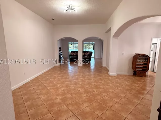3-bedroom home for sale in Miami - 15462 SW 39th St - MondialRealty