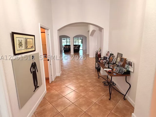 3-bedroom home for sale in Miami - 15462 SW 39th St - MondialRealty