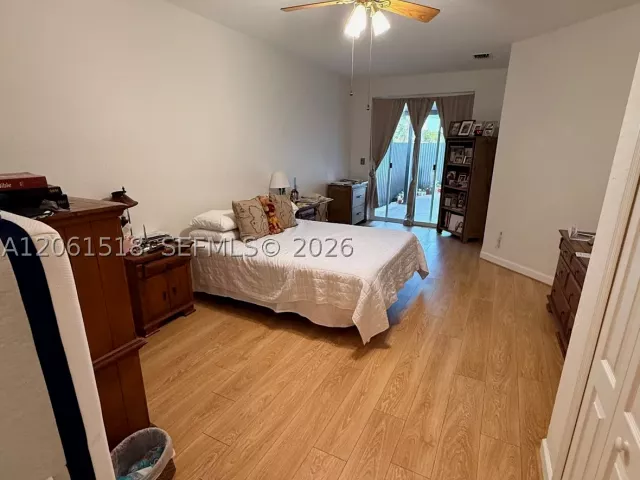 3-bedroom home for sale in Miami - 15462 SW 39th St - MondialRealty