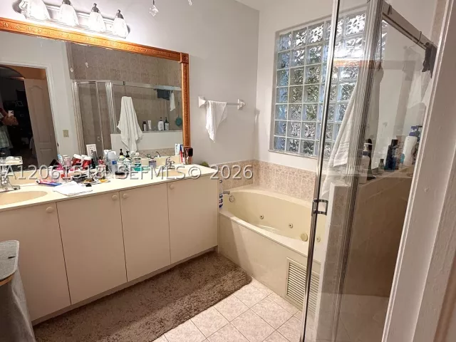 3-bedroom home for sale in Miami - 15462 SW 39th St - MondialRealty
