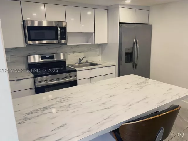 4-bedroom home for sale in Miami - 10401 NW 33rd Ave - MondialRealty