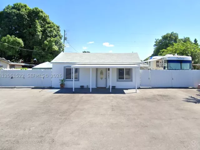 4-bedroom home for sale in Miami - 10401 NW 33rd Ave - MondialRealty