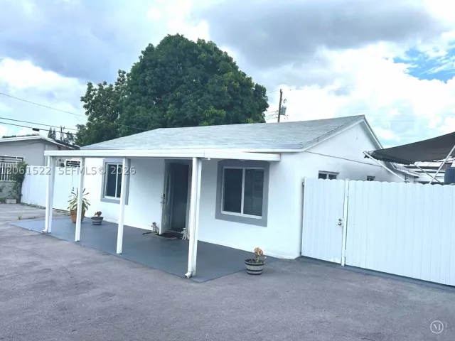 4-bedroom home for sale in Miami - 10401 NW 33rd Ave - MondialRealty