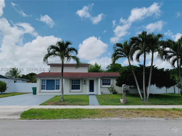 3-bedroom home for rent in Miami Gardens - 5441 NW 174th Dr - MondialRealty