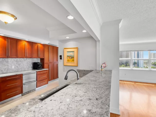 2-bedroom condo for sale in Fort Lauderdale - 3410 Galt Ocean Drive 609n - MondialRealty