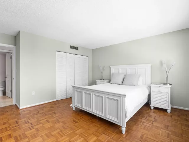 2-bedroom condo for sale in Fort Lauderdale - 3410 Galt Ocean Drive 609n - MondialRealty
