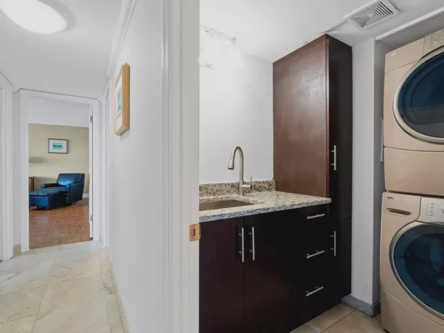 2-bedroom condo for sale in Fort Lauderdale - 3410 Galt Ocean Drive 609n - MondialRealty