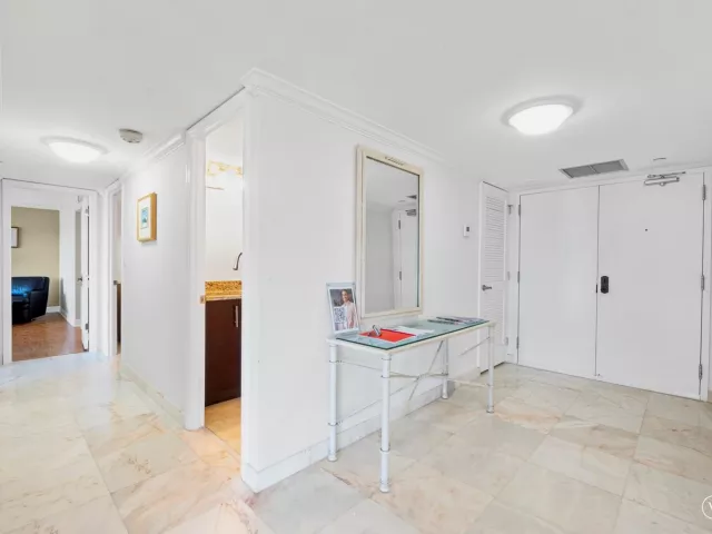2-bedroom condo for sale in Fort Lauderdale - 3410 Galt Ocean Drive 609n - MondialRealty