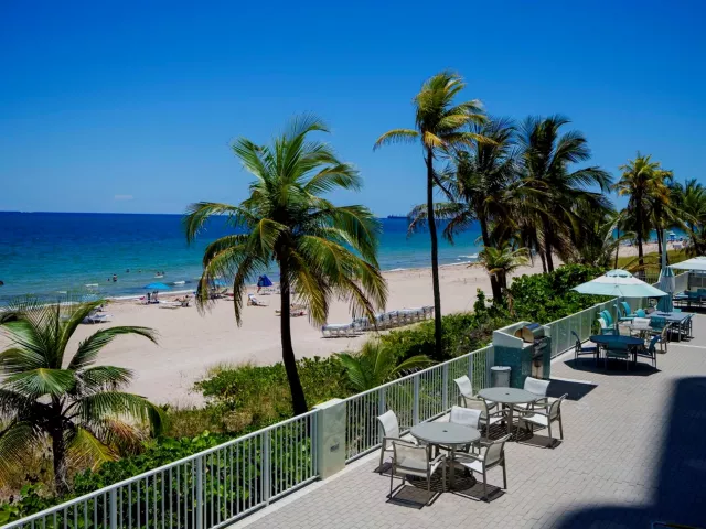 2-bedroom condo for sale in Fort Lauderdale - 3410 Galt Ocean Drive 609n - MondialRealty