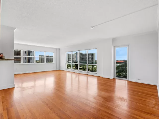 2-bedroom condo for sale in Fort Lauderdale - 3410 Galt Ocean Drive 609n - MondialRealty