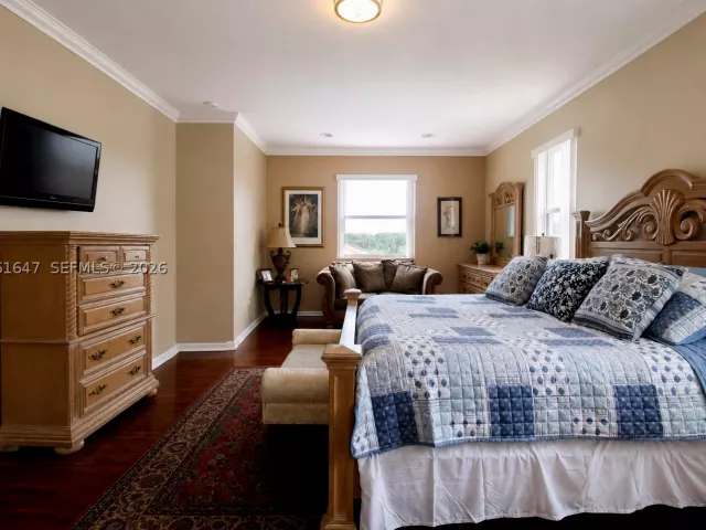 6-bedroom home for sale in Homestead - 4190 NE 20th St - MondialRealty