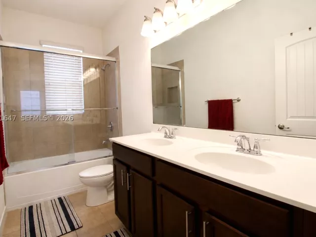 6-bedroom home for sale in Homestead - 4190 NE 20th St - MondialRealty