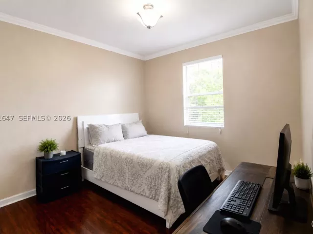 6-bedroom home for sale in Homestead - 4190 NE 20th St - MondialRealty