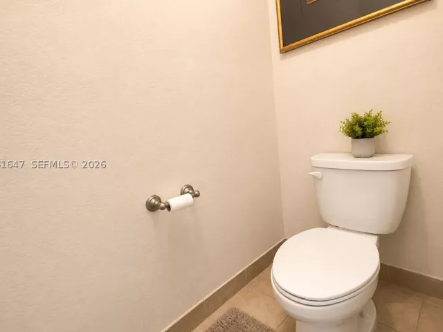 6-bedroom home for sale in Homestead - 4190 NE 20th St - MondialRealty