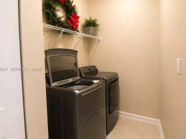 6-bedroom home for sale in Homestead - 4190 NE 20th St - MondialRealty
