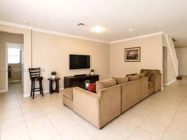 6-bedroom home for sale in Homestead - 4190 NE 20th St - MondialRealty