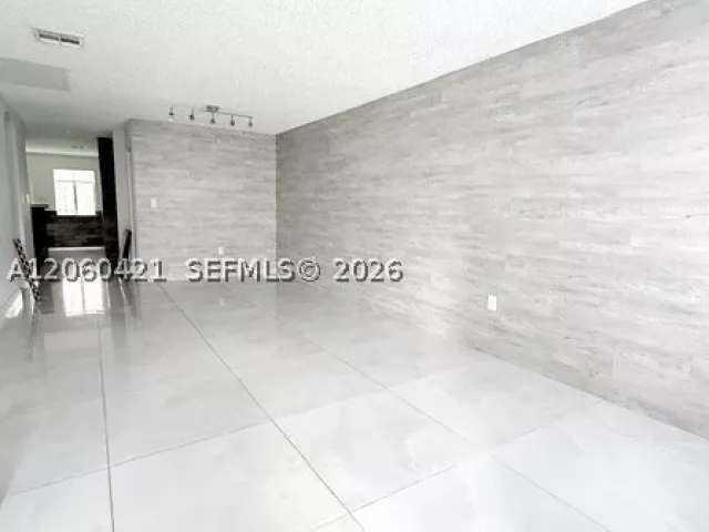 4-bedroom home for rent in Doral - 11612 NW 50th Ter 11612 - MondialRealty
