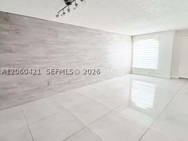 4-bedroom home for rent in Doral - 11612 NW 50th Ter 11612 - MondialRealty