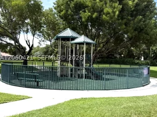 4-bedroom home for rent in Doral - 11612 NW 50th Ter 11612 - MondialRealty