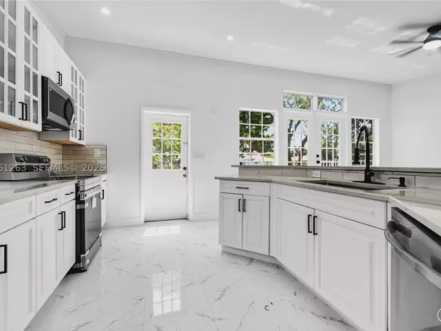 3-bedroom home for sale in Hollywood - 1777 N 17th Ct - MondialRealty